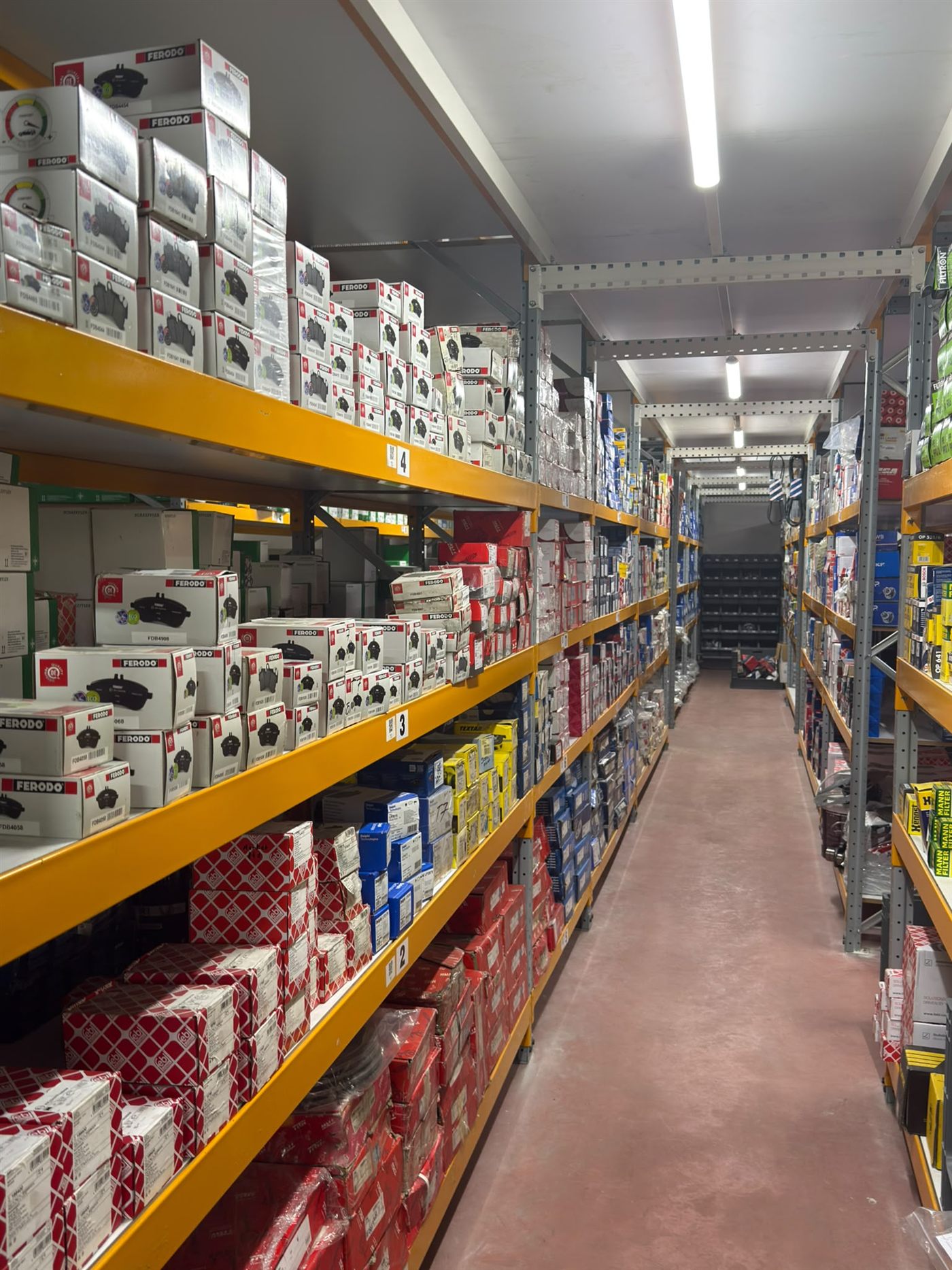 OTO MARKET depo — filtre ve bakım ürünleri